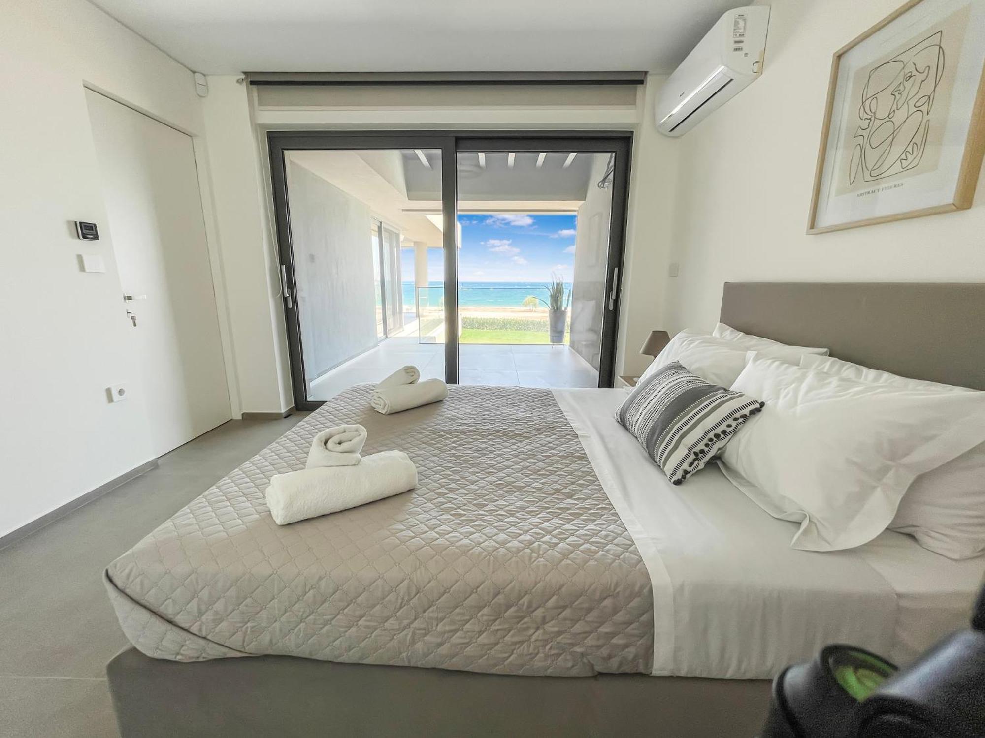 Sun And Sea In Apartment