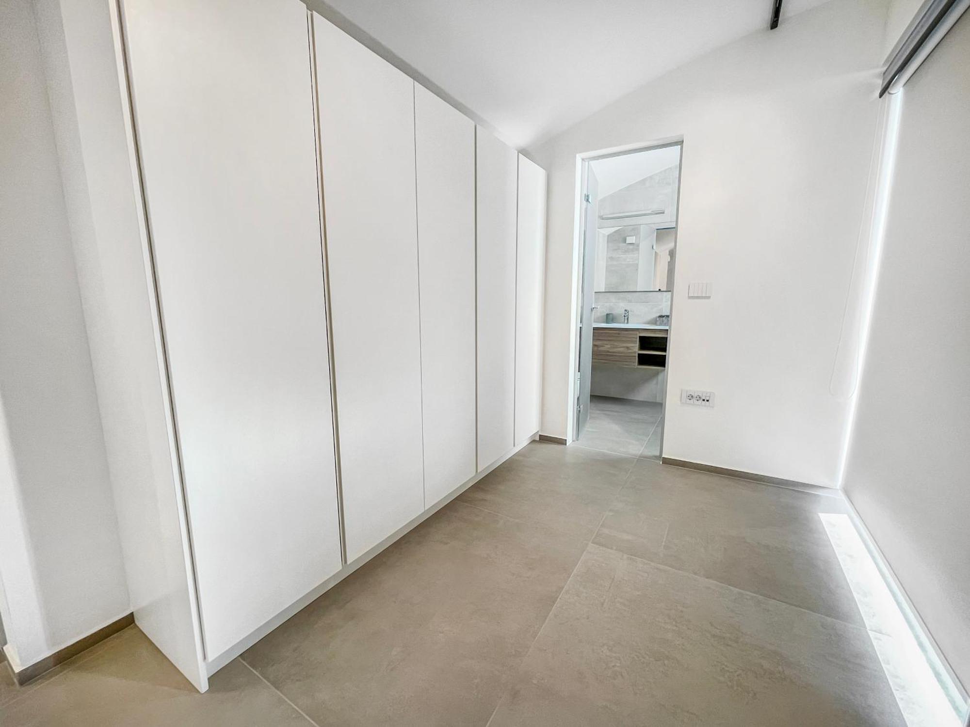 Sun And Sea In Apartment