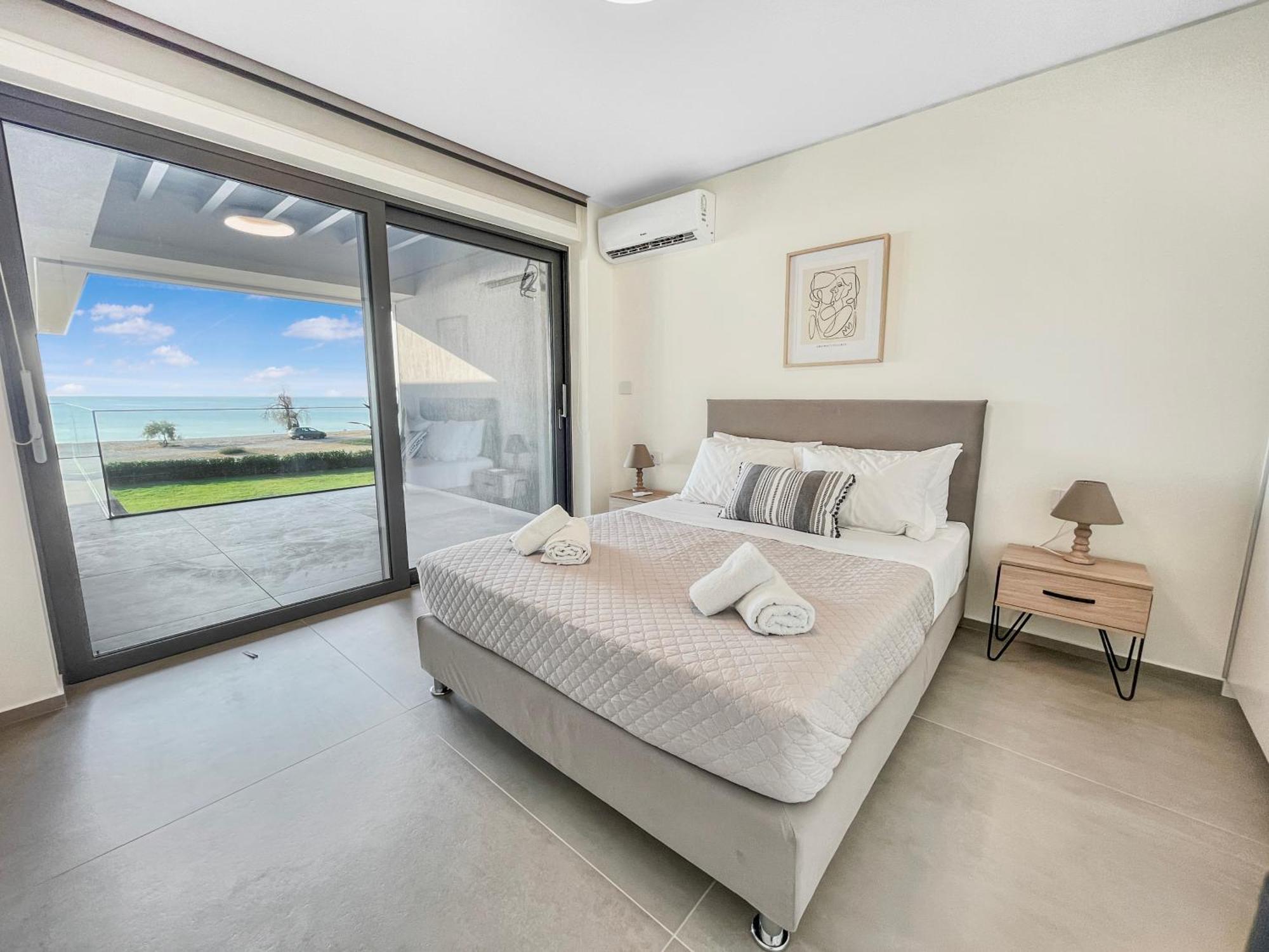 Sun And Sea In Apartment *